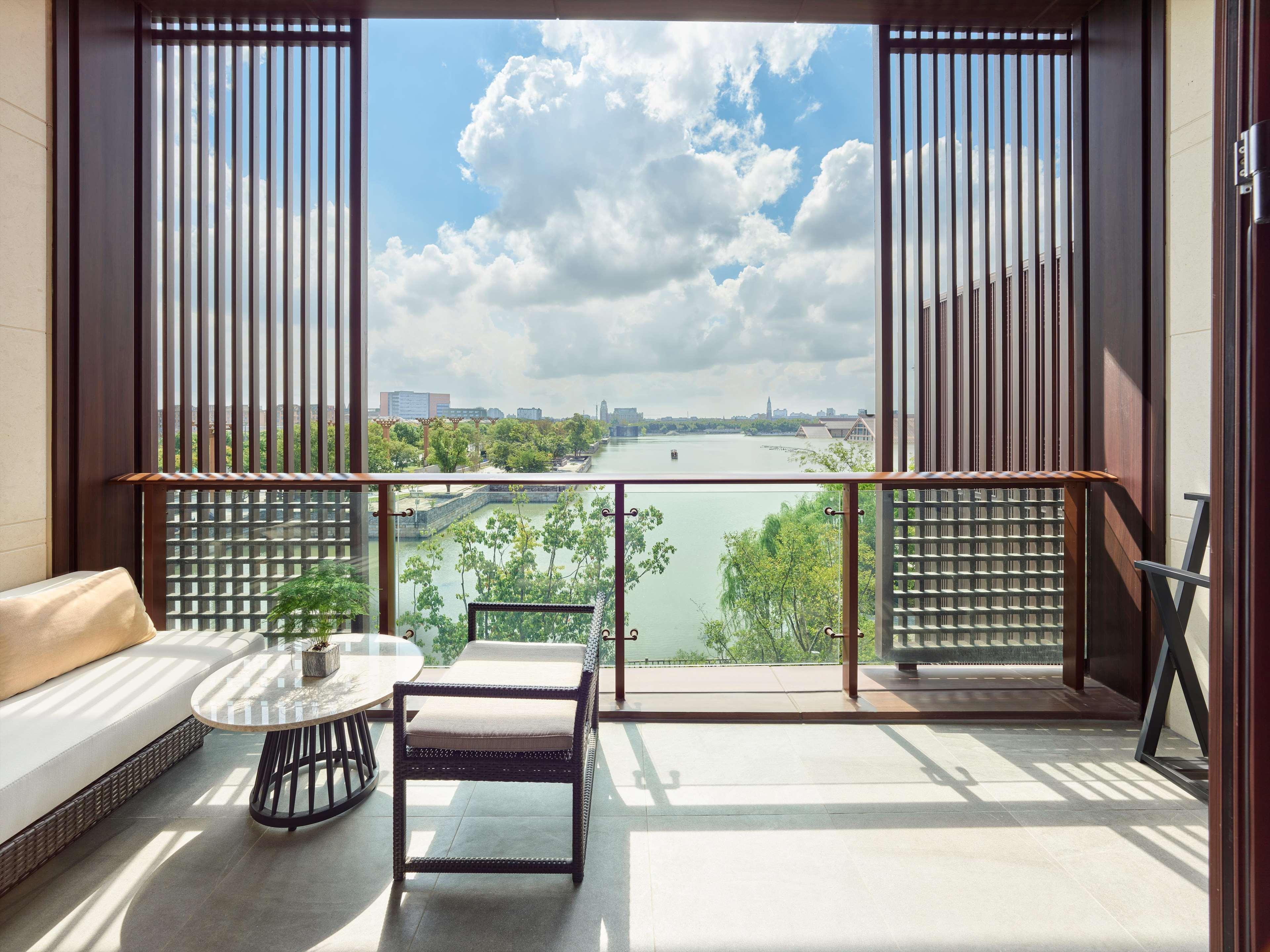 Hilton Shanghai Songjiang Guangfulin Exteriör bild