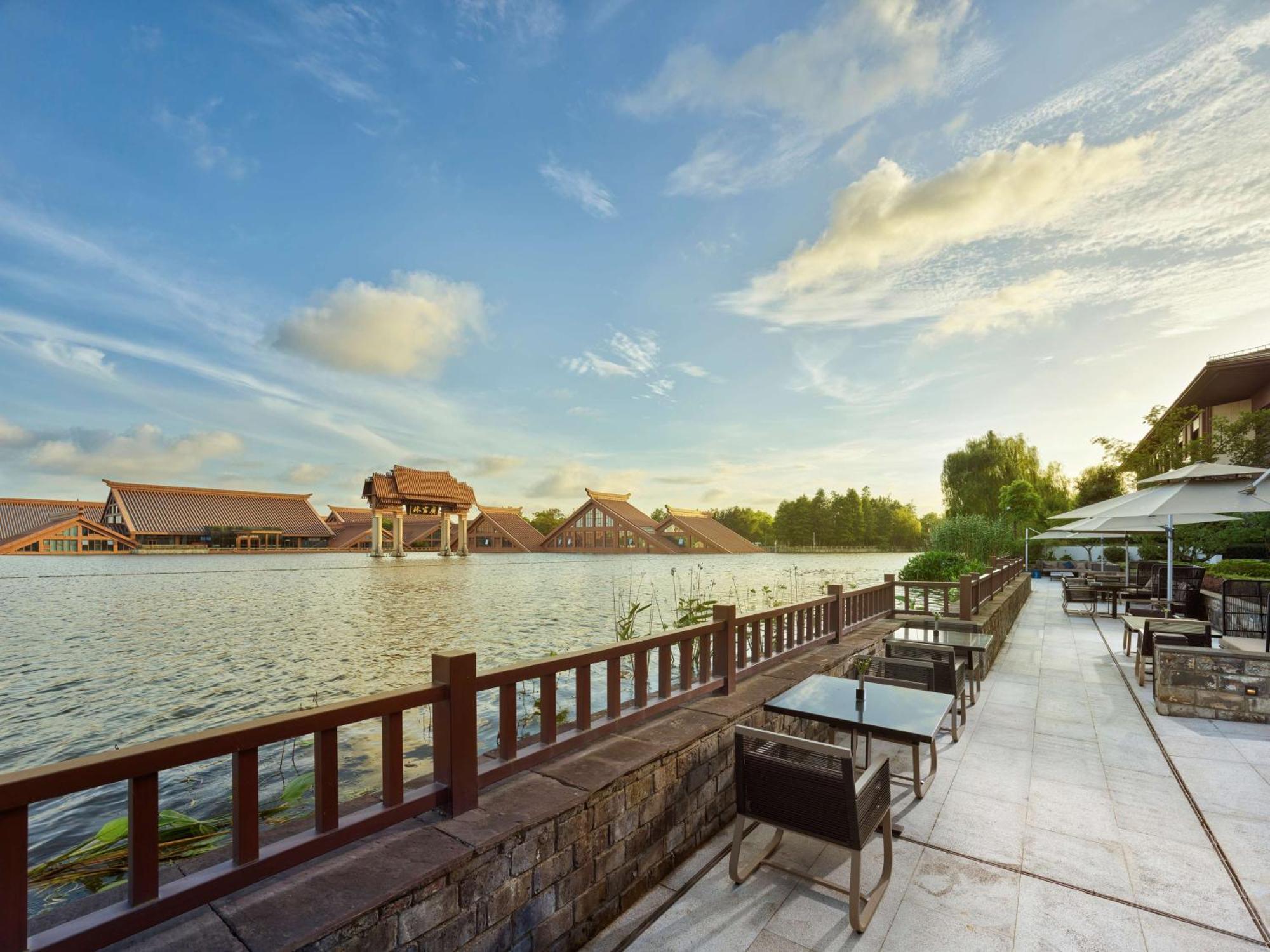 Hilton Shanghai Songjiang Guangfulin Exteriör bild